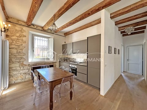 Kitchen or kitchenette, Dining area, pet friendly, stove