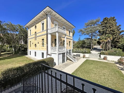 Property building, Spring, Day, Natural landscape, Garden, Garden, Garden view