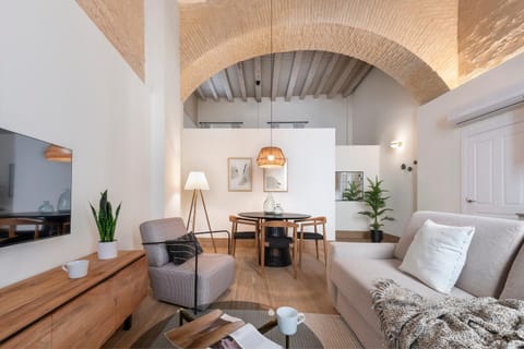TV and multimedia, Living room, Seating area, Dining area