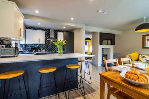 Kitchen or kitchenette, Seating area, Dining area, toaster