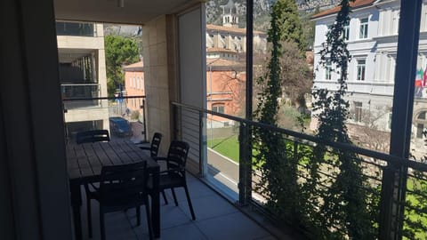 View (from property/room), Balcony/Terrace, Dining area