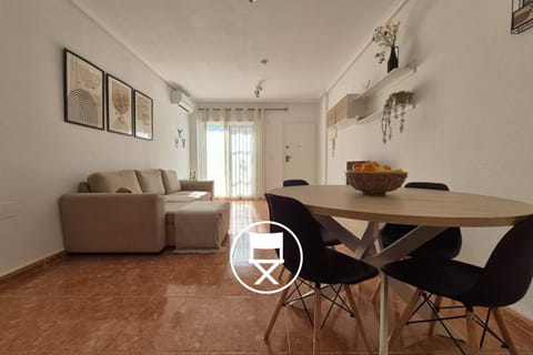 Living room, Seating area, Dining area, Entertainment, air conditioner