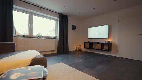 Communal lounge/ TV room, TV and multimedia, Living room, Photo of the whole room, Seating area, Evening entertainment