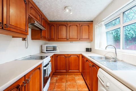 Kitchen or kitchenette, Communal kitchen, kitchen