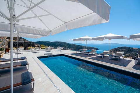 Pool view, Sea view, Swimming pool, sunbed