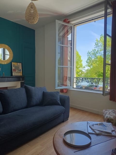 Bed, TV and multimedia, Living room, Seating area, River view