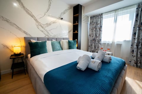 Bed, Bedroom, towels