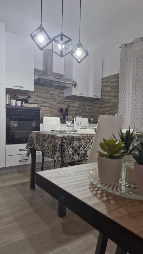 Kitchen or kitchenette, Dining area, stove