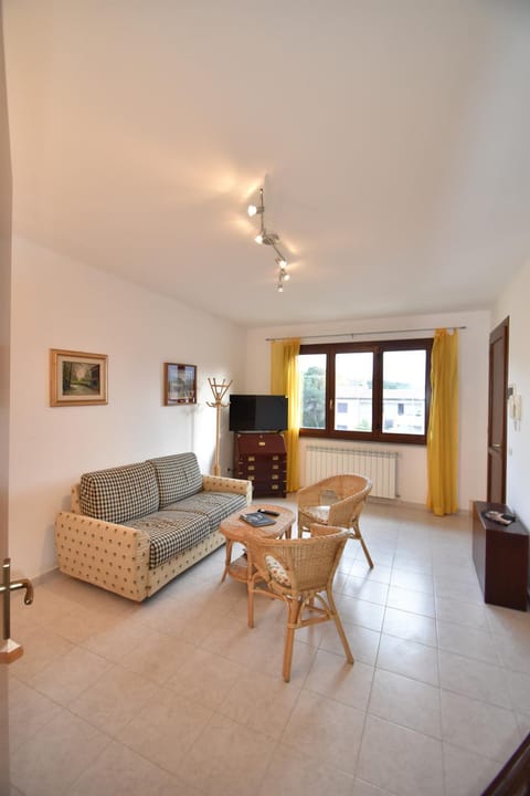 TV and multimedia, Living room, Dining area