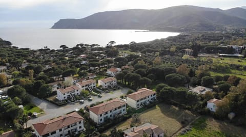 Property building, Nearby landmark, Neighbourhood, Bird's eye view