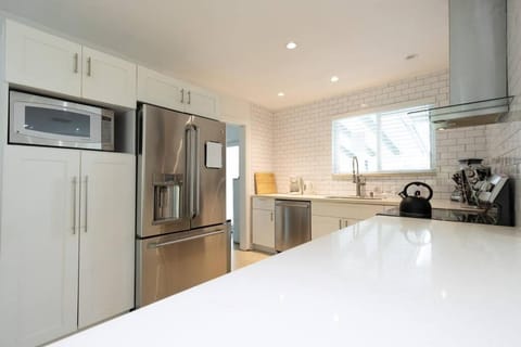 Tropical Private Oasis Mins from Beach & Downtown House in El Portal