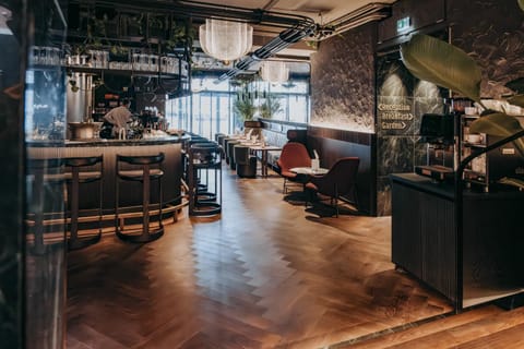 Restaurant/places to eat, Lounge or bar, Seating area