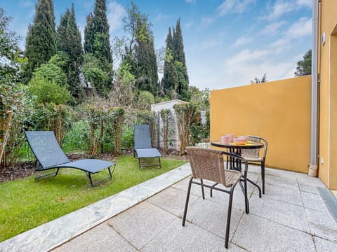 Garden, Garden, Balcony/Terrace, sunbed