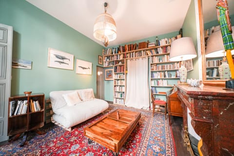 Library, Living room, Seating area