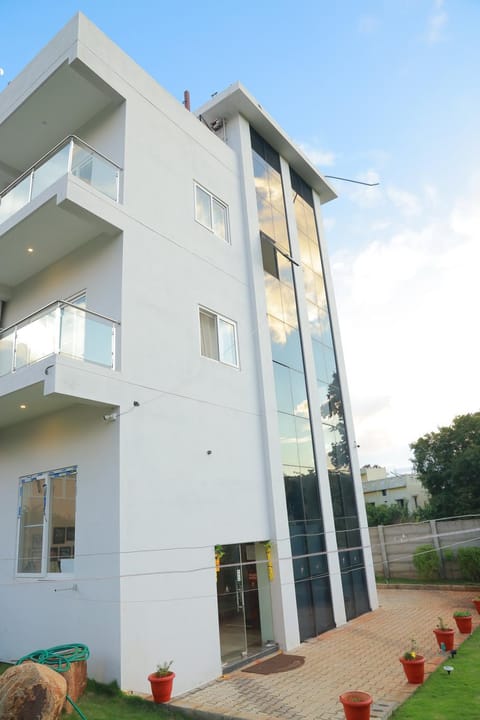 Property building, Day, Inner courtyard view