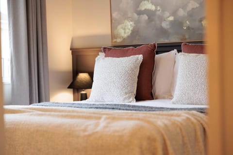 Peaceful Riverside Lodge Free Parking Apartment in Christchurch