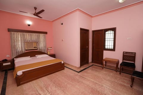 Photo of the whole room, cot