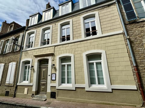 Les Suites de l'Enclos - L'Enclos de l'Evêché Apartment hotel in Hauts-de-France