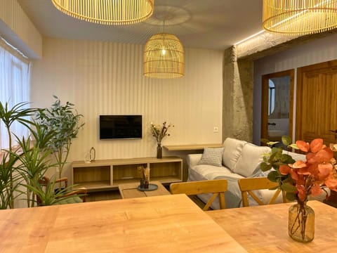 Communal lounge/ TV room, TV and multimedia, Living room, Seating area, Dining area, Evening entertainment
