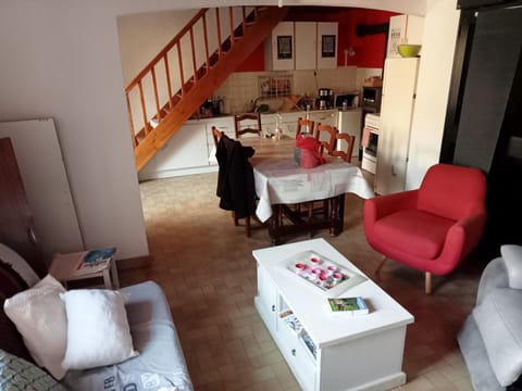 Kitchen or kitchenette, Seating area