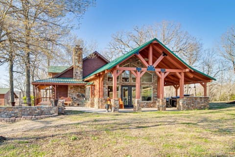 Expansive Mountain Home Rental with Yard and Fire Pit! House in Arkansas