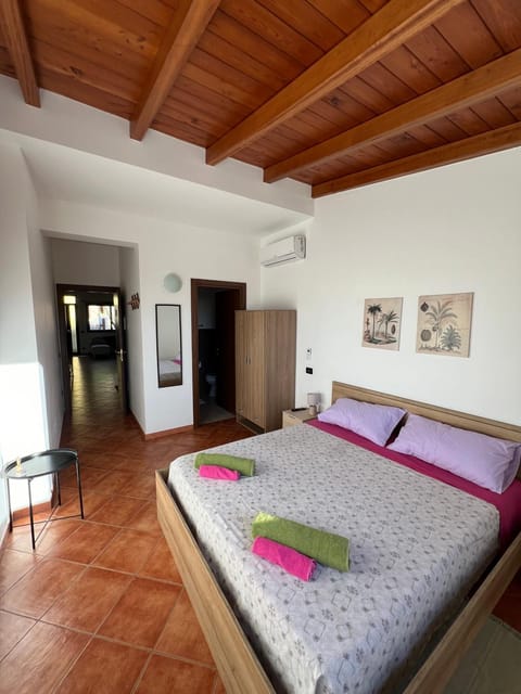 Bed, Bedroom, wardrobe, air conditioner