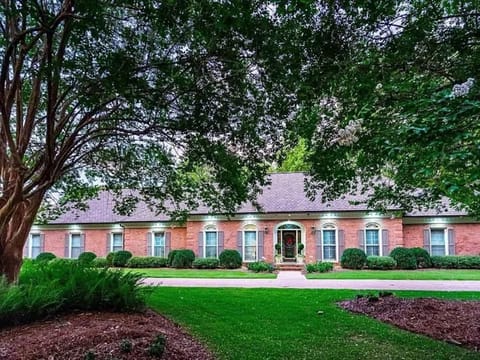 Lakefront Retreat w/ Guest House House in LaGrange