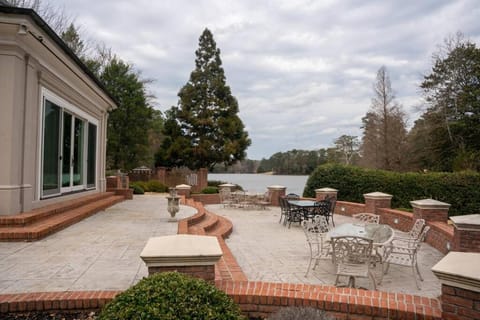 Lakefront Retreat w/ Guest House House in LaGrange