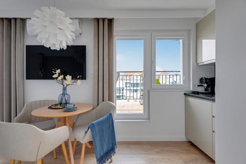 Communal lounge/ TV room, Kitchen or kitchenette, Living room