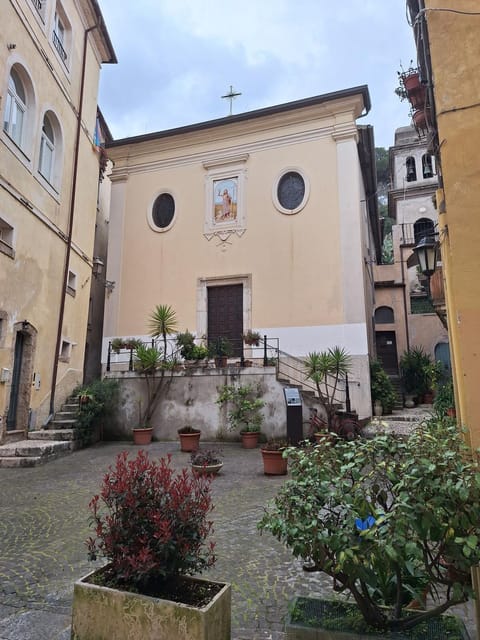 Nearby landmark, Place of worship