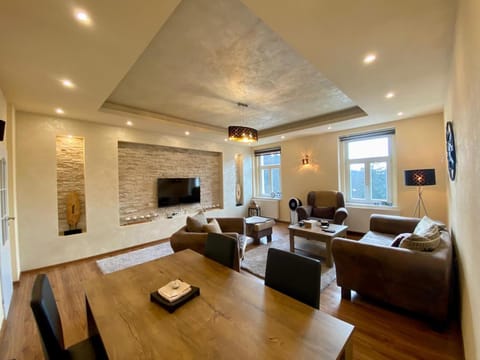 Communal lounge/ TV room, TV and multimedia, Living room