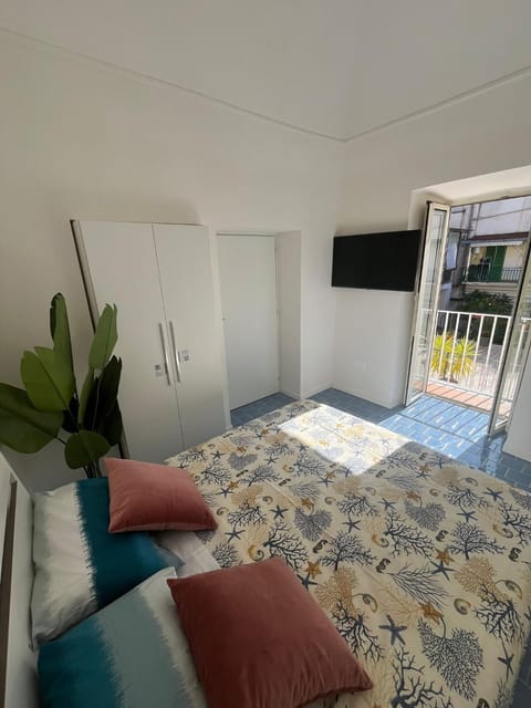 Bed, TV and multimedia, Photo of the whole room, Bedroom, wardrobe