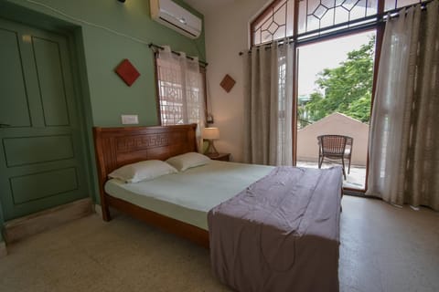 Bed, Bedroom, air conditioner