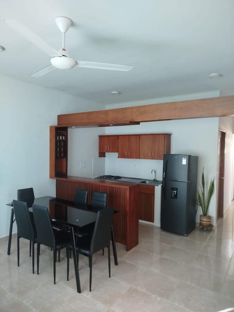 Kitchen or kitchenette, Seating area, Dining area
