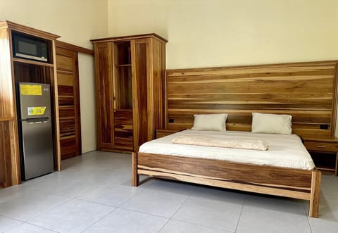 Bed, Photo of the whole room, Bedroom, wardrobe, kitchen