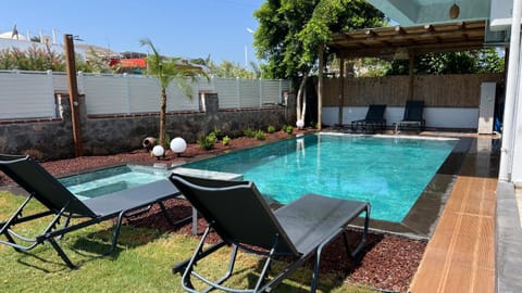 Patio, Day, Garden, Garden view, Pool view, Swimming pool, sunbed