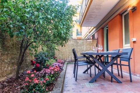 Patio, Garden, Dining area, Garden view