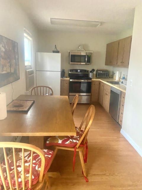 Cozy Ski in out Cabin in Berkshire Resort Cabin in Lanesborough