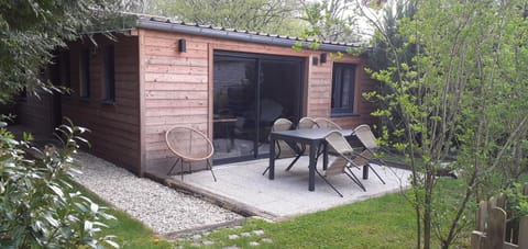 Patio, Dining area, Garden view