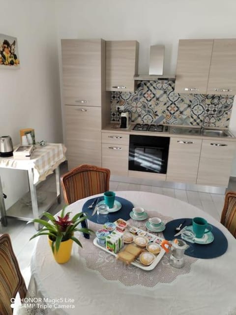 TV and multimedia, Kitchen or kitchenette, Kitchen or kitchenette, Food and drinks, Dining area, Food, pet friendly, stove
