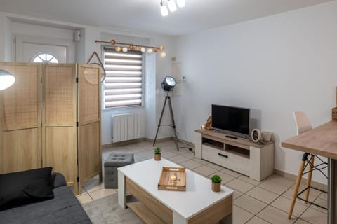 Communal lounge/ TV room, TV and multimedia, Living room