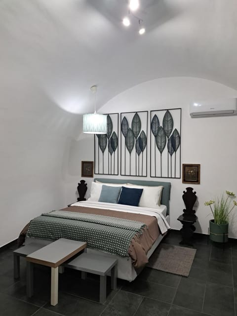 Bed, Bedroom, air conditioner