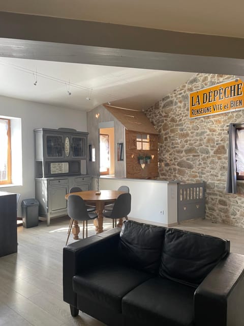 Seating area, Dining area