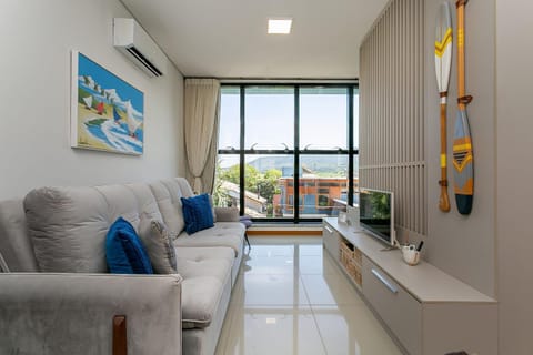 TV and multimedia, Living room, Seating area, air conditioner