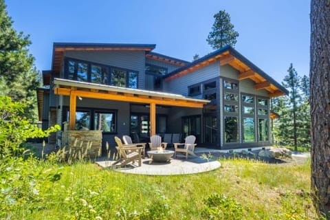 Family-Friendly, Hot Tub & Suncadia Pool Access House in Ronald