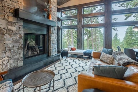 Family-Friendly, Hot Tub & Suncadia Pool Access House in Ronald