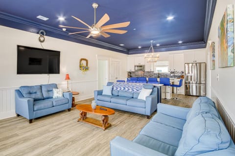 Long Beach Home with Views and On-Site Beach Access! House in Long Beach