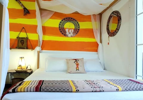 Bed, Night, Photo of the whole room, Bedroom, hair dresser, hair dresser
