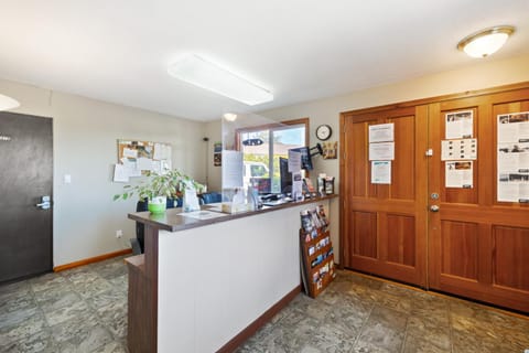 Big Rock Motel Motel in Campbell River