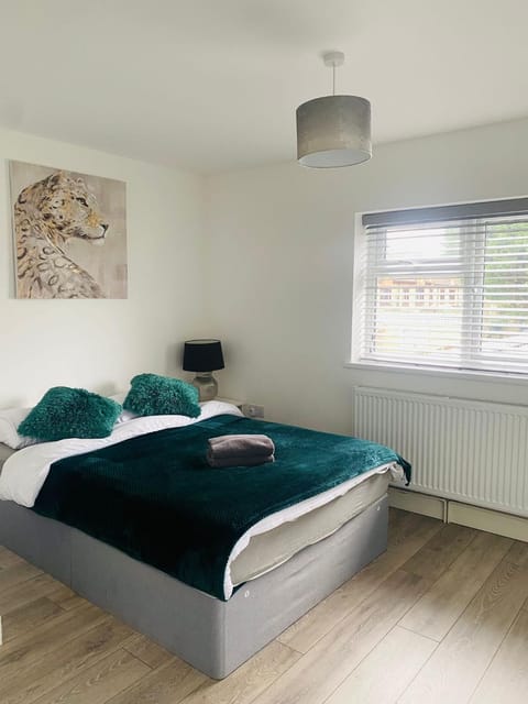 Roomello City Studios Apartment in England